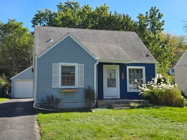 Primary Photo - 1160 Georges Ave