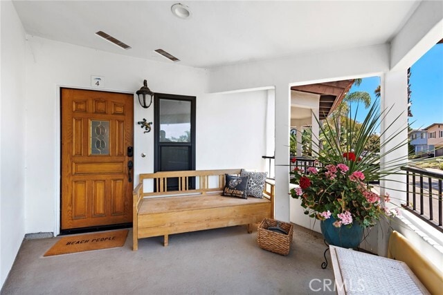 Building Photo - 210 Avenida Montalvo