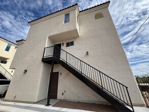 Building Photo - 1 Bedroom - 1.5 Bath Condo on the Riverwalk