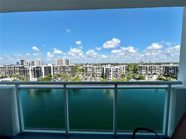 Primary Photo - 3000 S Ocean Dr