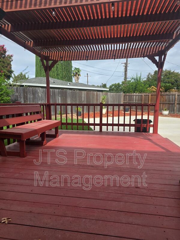 Building Photo - 1033 Woodshire Way