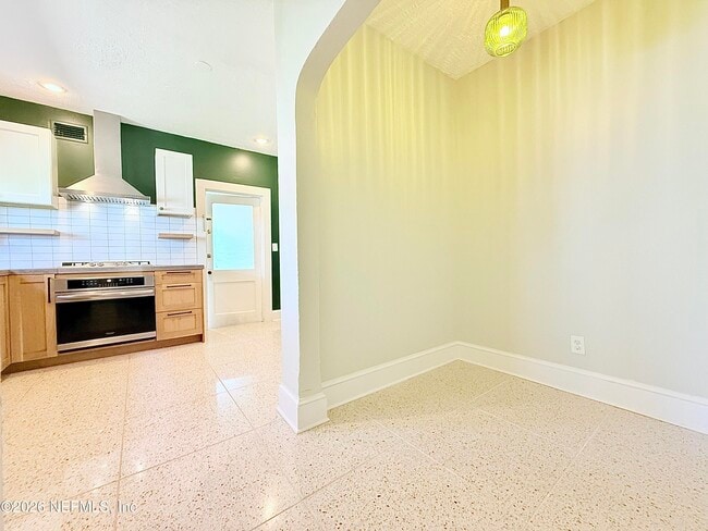 Building Photo - 2044 Dellwood Ave