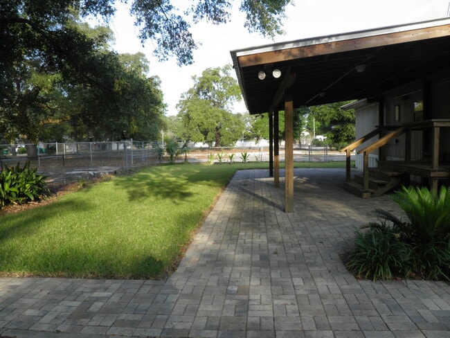 Building Photo - 804 Gibson Rd