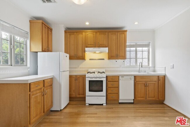 Building Photo - 2026 Glendon Ave