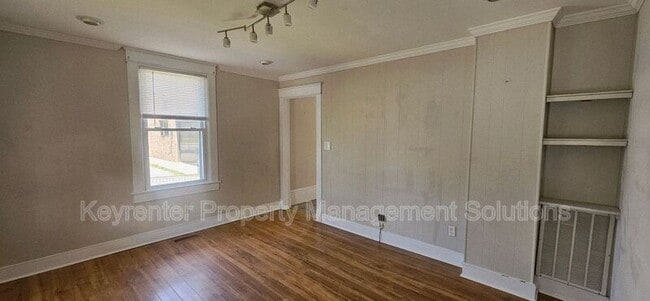 Building Photo - 1429 W 12th St