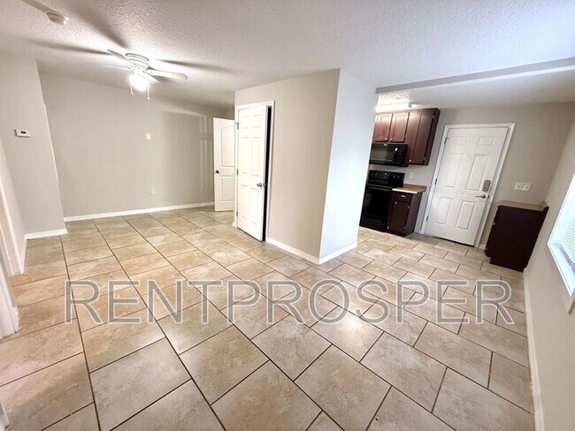 Building Photo - 810 Eresken Ave