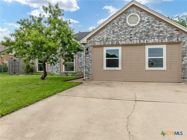 Building Photo - 2804 Bluejay Dr