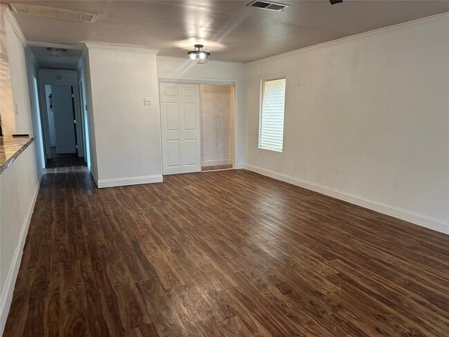 Building Photo - 6004 Palm Cir