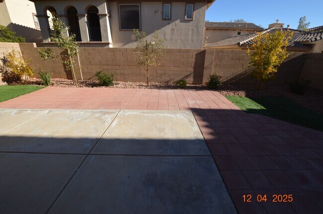 Building Photo - 638 Harvester Course Dr