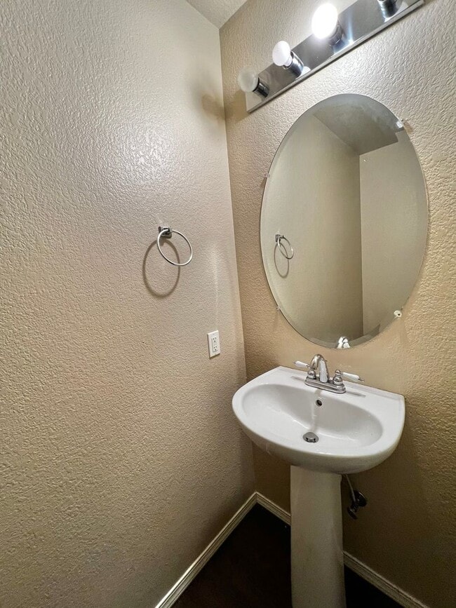 Building Photo - Spacious 4 Bed, 3.5 Bath Home with Finished Basement in South Fort Collins!