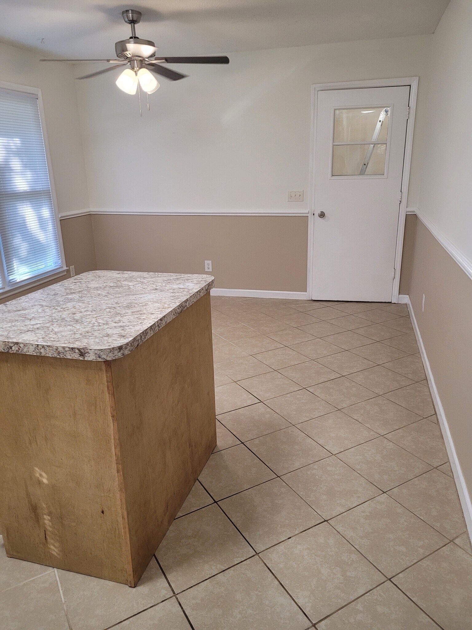 Building Photo - 3986 Sunny Lane Dr