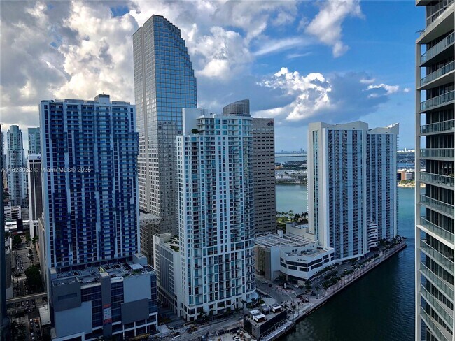 Building Photo - 475 Brickell Ave