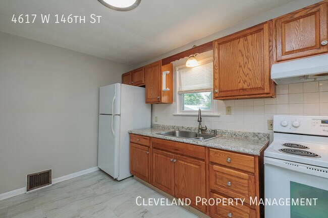 Building Photo - Beautifully Renovated Bungalow