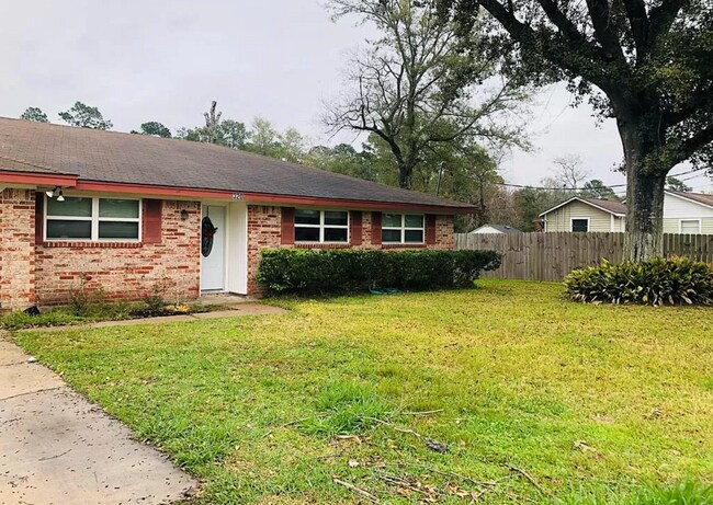 Building Photo - 320 Meadow Dr