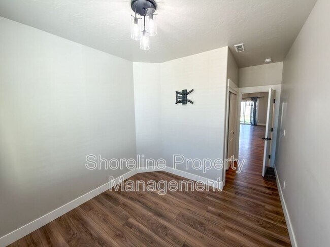 Building Photo - 12913 S Salerno Ave