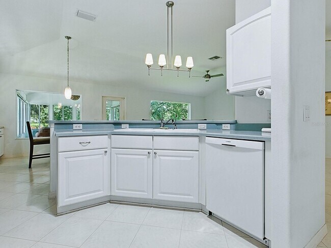 Building Photo - 17037 SE 76th Creekside Cir