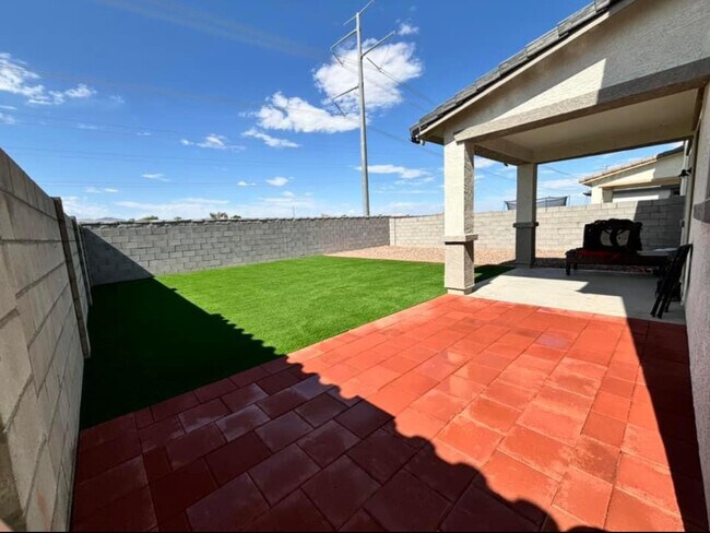 Building Photo - 23406 W Winslow Ave