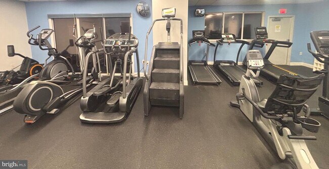 Building Photo - 1211 S Eads St