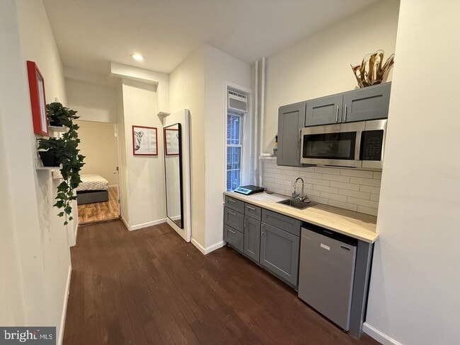 Building Photo - 1003 S 6th St