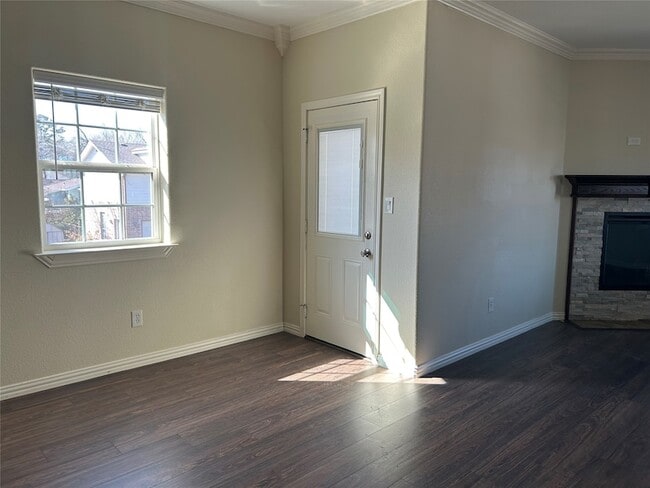 Building Photo - 204 Pearl Ln