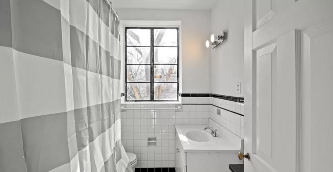 Building Photo - 1121 Myrtle Ave