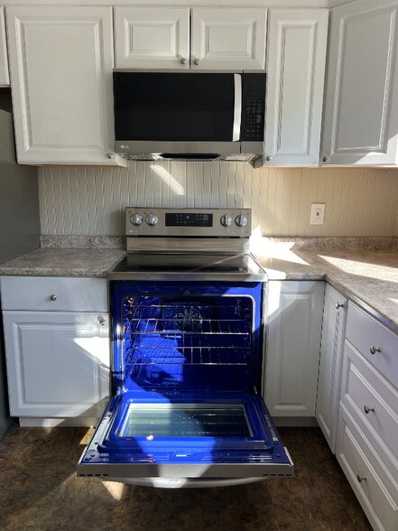 Building Photo - 865 B St