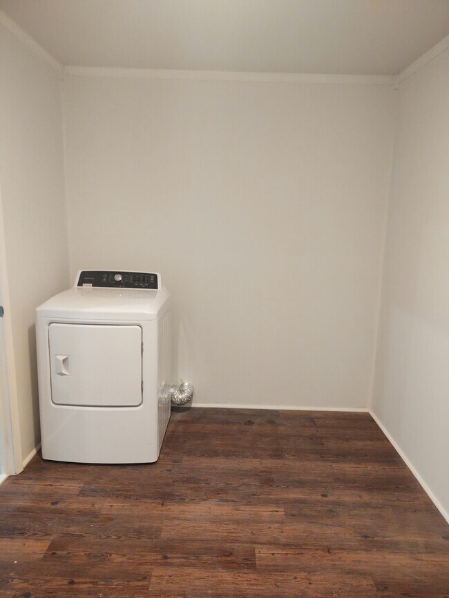 Building Photo - 719 West Faulkner Street, Unit 719