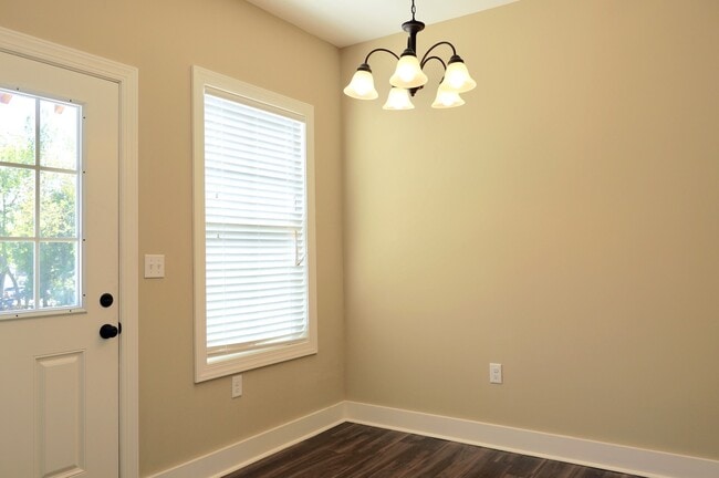 Building Photo - 131 N Franklin Ave