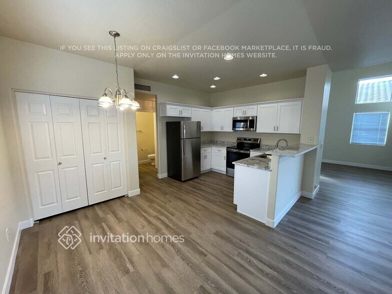 Building Photo - 14530 N 87th Ave