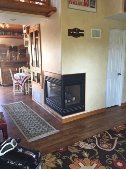 Building Photo - 1052 Hacienda Dr