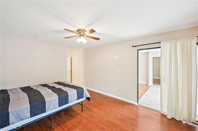 Building Photo - 2303 Pine Heights Dr NE