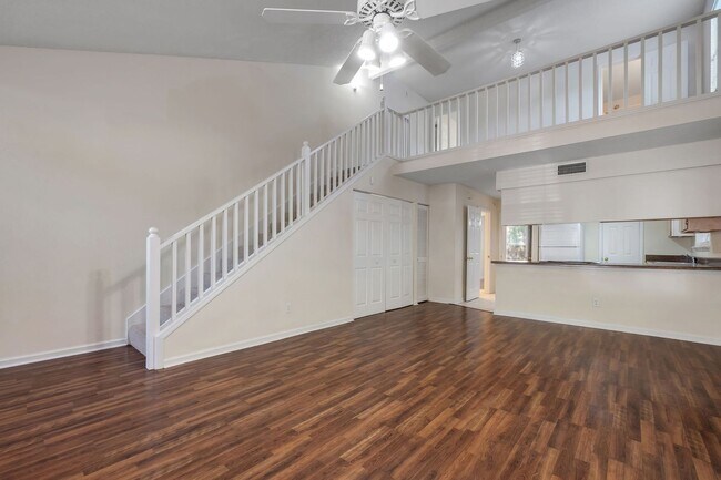 Building Photo - NE Tallahassee Townhome with Community Pool