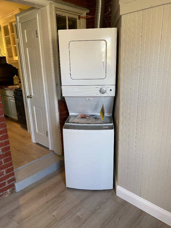 Building Photo - 3914 9th St NE