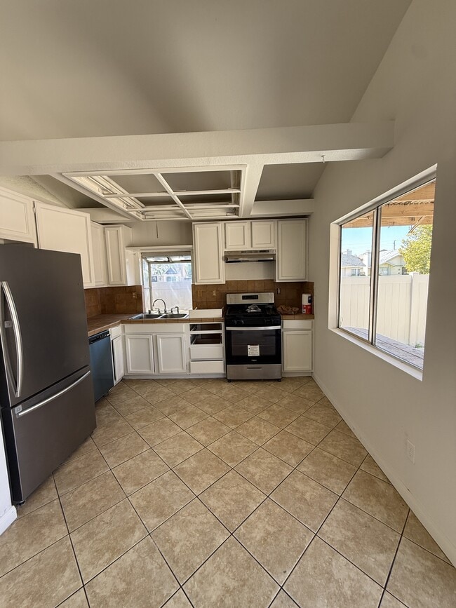 Building Photo - 480 Prairie Way