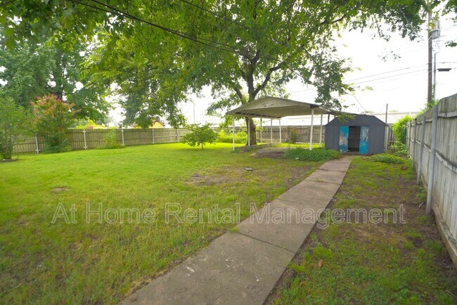 Building Photo - 1608 S 1st Pl