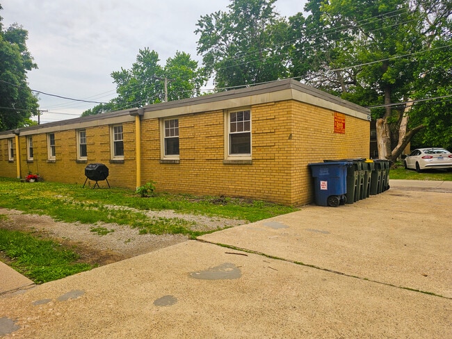 Building Photo - 86 Lincoln Ave