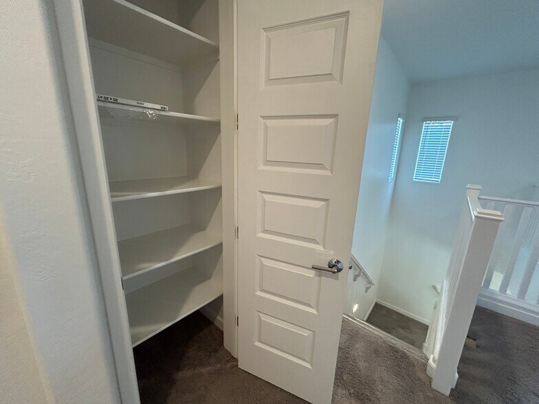 Building Photo - 1168 E Sabino Dr