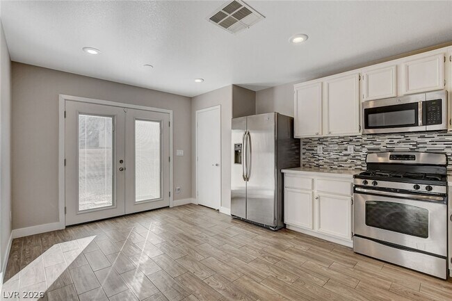Building Photo - 3233 Brayton Mist