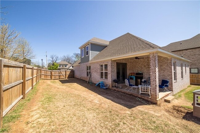 Building Photo - 2195 N Woodlark Ln