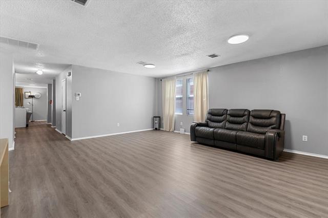 Building Photo - 5401 Pandale Valley Dr