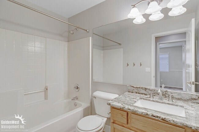 Building Photo - Charming 4Bdm 2Ba Home with a Private Yard in Peoria!