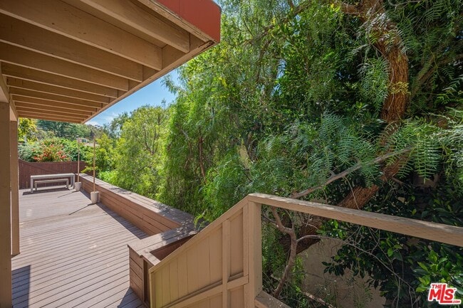 Building Photo - 1915 Apex Ave