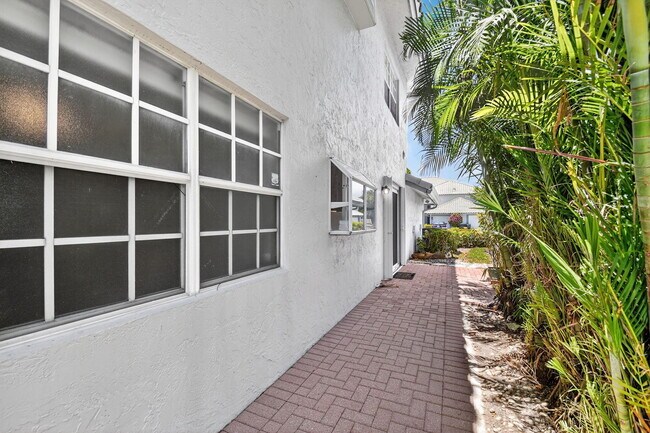 Building Photo - 11570 Briarwood Cir