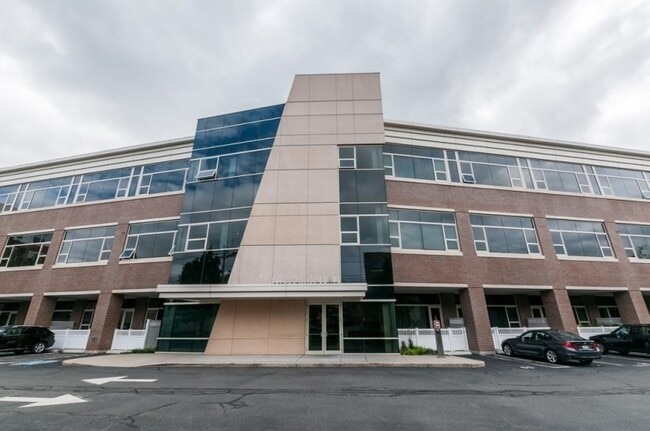 Building Photo - 290 Pleasant St