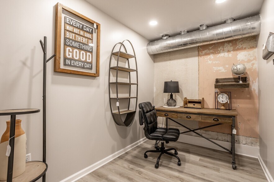 Building Photo - 108 W Main St