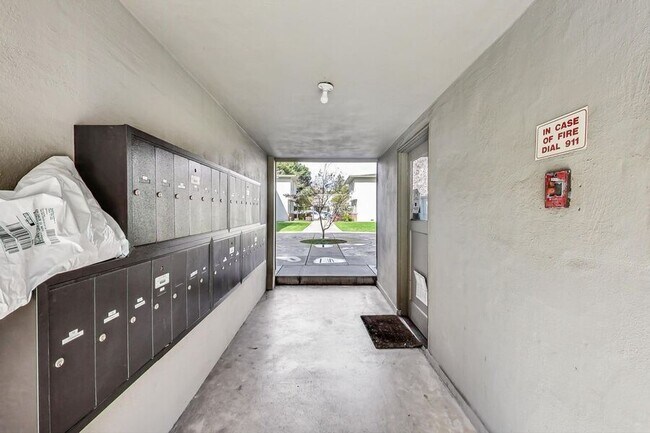 Building Photo - 1549 San Carlos Ave