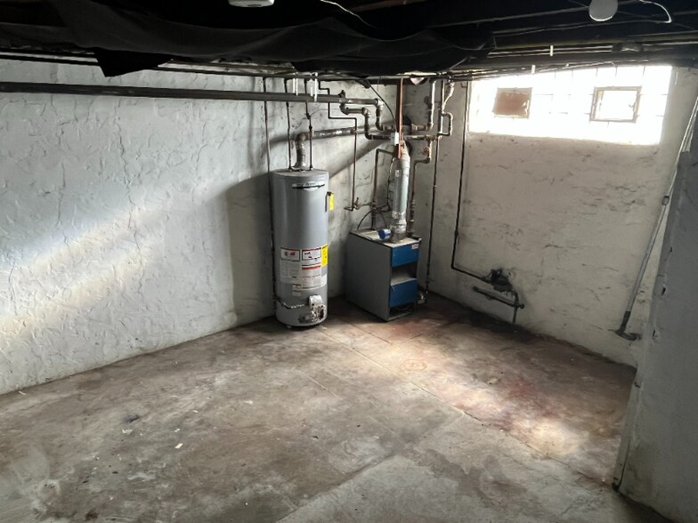 Building Photo - 1467 Lardner St