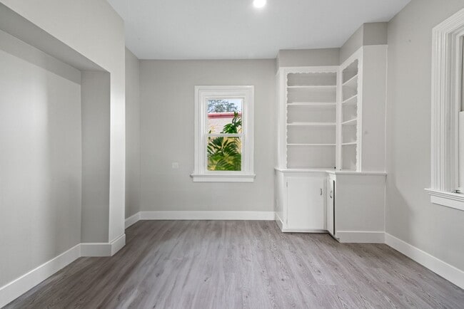 Building Photo - Spacious 3-Bedroom Home with Sunroom & Off-Street Parking in Johnston!