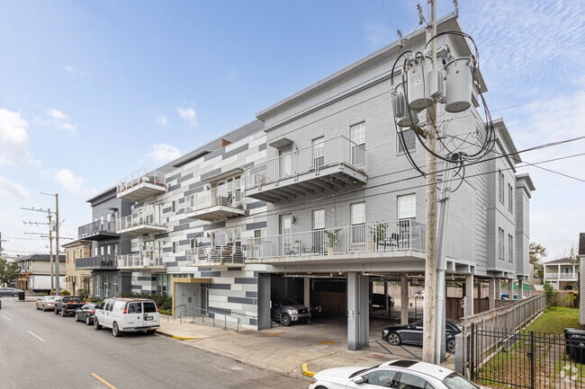 Primary Photo - The Oak Lofts