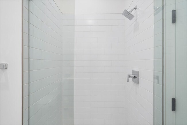 Building Photo - Premier Penthouse Suite at Seven 88 West Midtown-